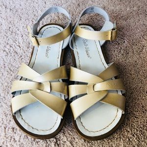 Sweet GOLD Salt water sandals (women’s Sz 7-7.5)